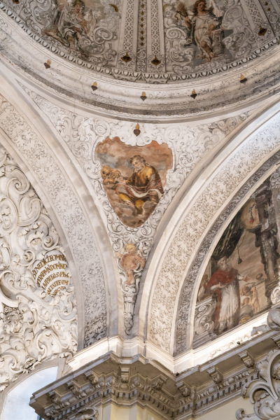 The entire upper part of the church is covered with tempera paintings made by Valdés Leal between 1678 and 1682, as the four pendentives with the four Evangelists.Baroque-style church of Hospital de la Santa Caridad (Capilla de San Jorge) was promoted by Miguel de Mañara in Seville, Spain and completed in 1670.