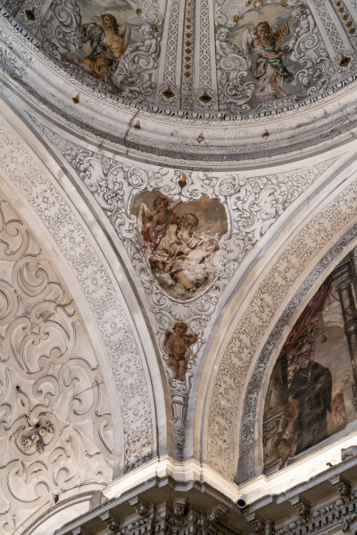 The entire upper part of the church is covered with tempera paintings made by Valdés Leal between 1678 and 1682, as the four pendentives with the four Evangelists.Baroque-style church of Hospital de la Santa Caridad (Capilla de San Jorge) was promoted by Miguel de Mañara in Seville, Spain and completed in 1670.
